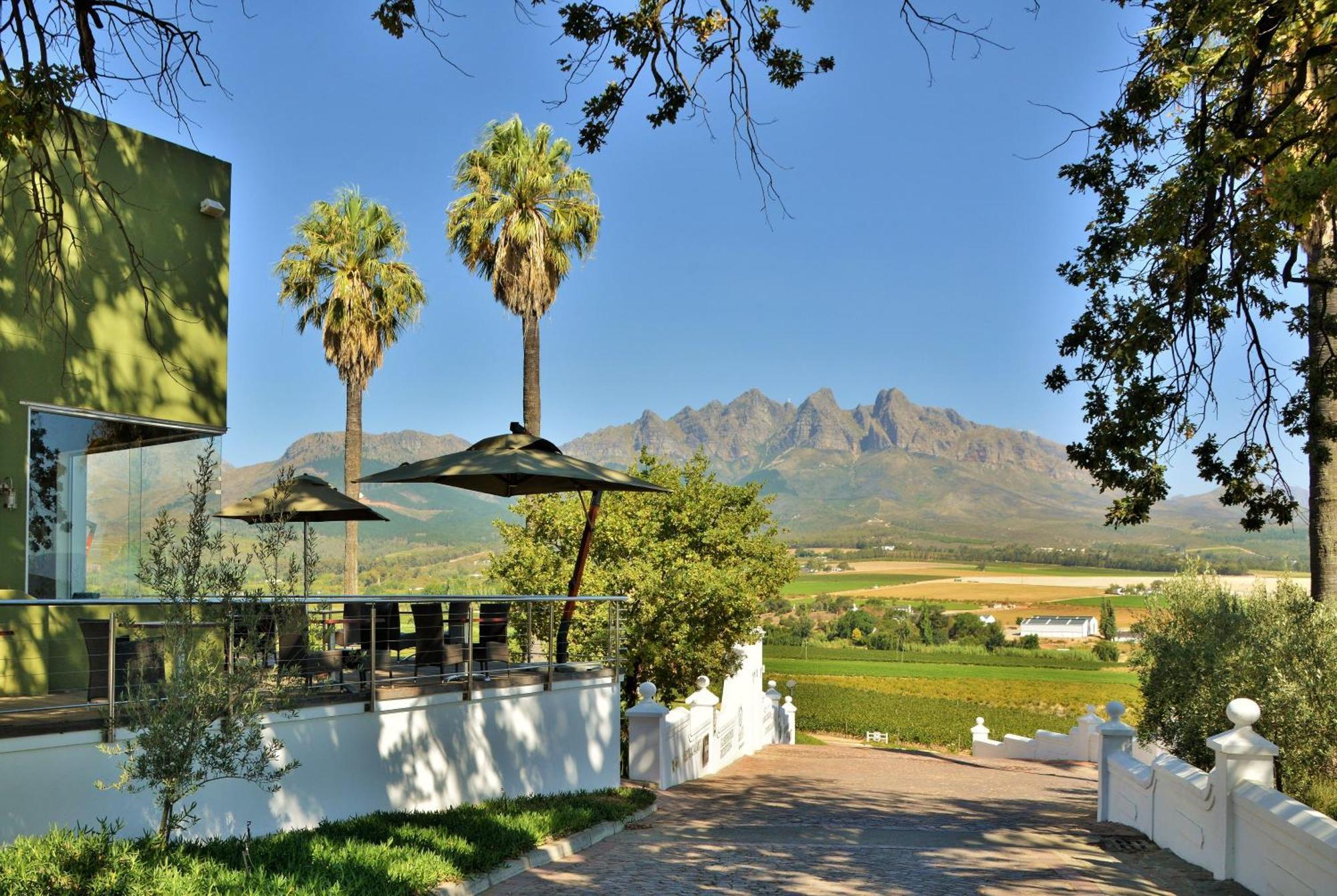 The Coach House At Val Du Charron Hotel Wellington Buitenkant foto