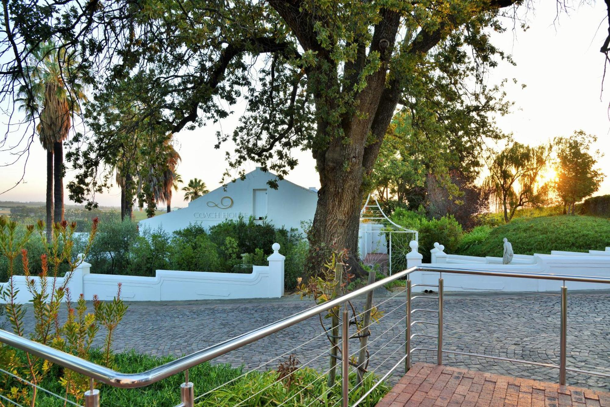 The Coach House At Val Du Charron Hotel Wellington Buitenkant foto