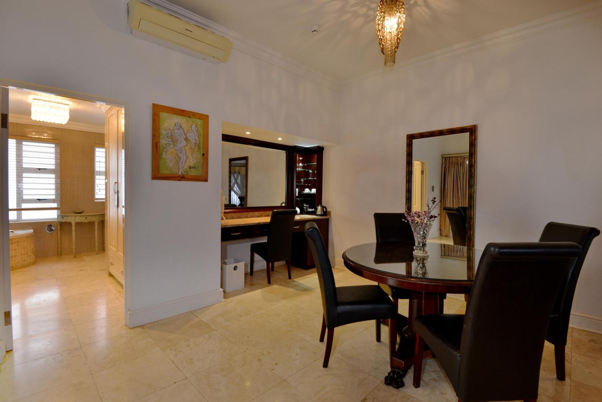 The Coach House At Val Du Charron Hotel Wellington Buitenkant foto