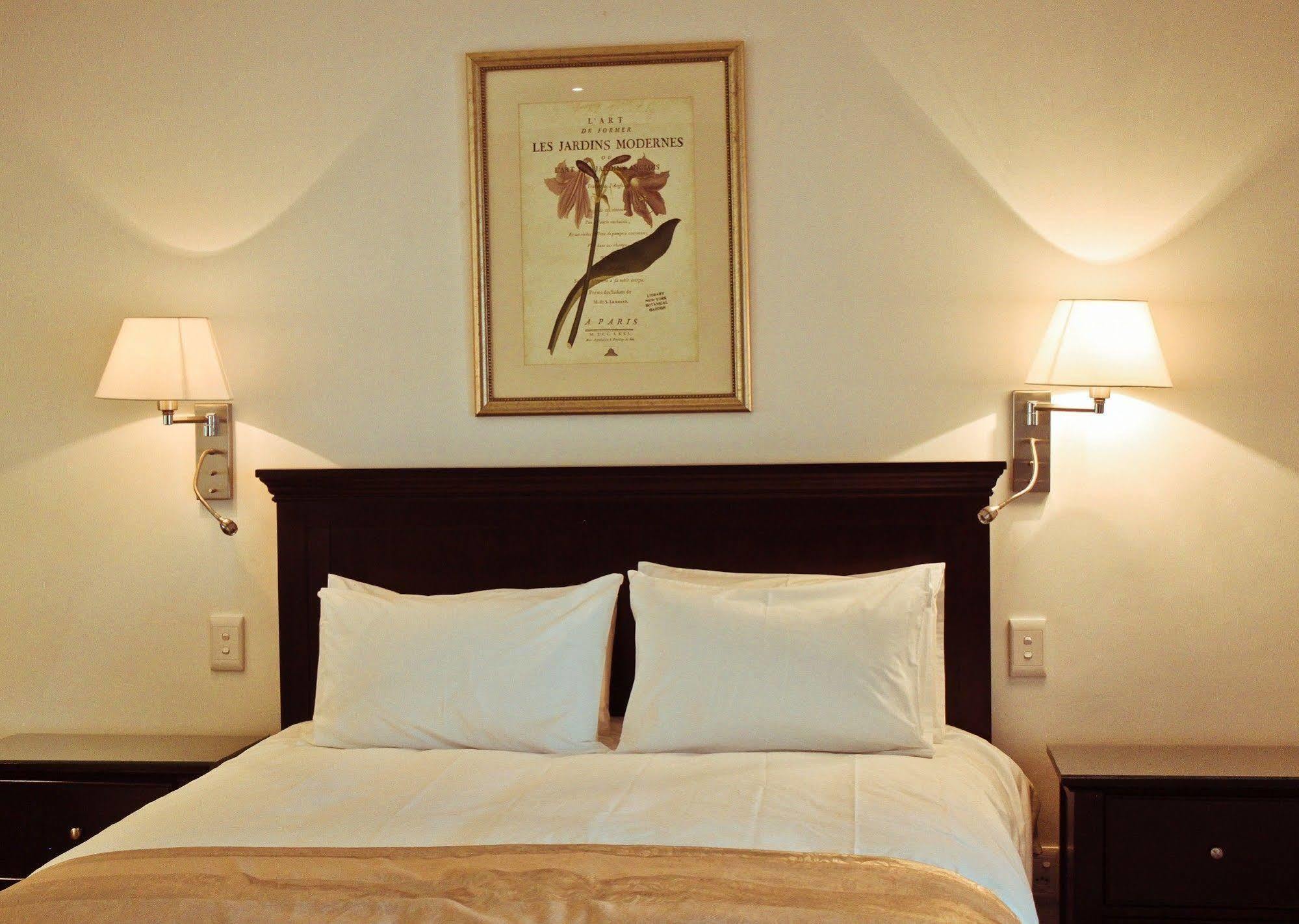 The Coach House At Val Du Charron Hotel Wellington Buitenkant foto