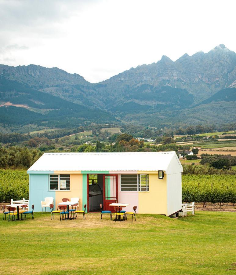 The Coach House At Val Du Charron Hotel Wellington Buitenkant foto